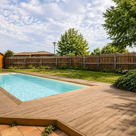 Luxurious With Pool And Garden In 3*