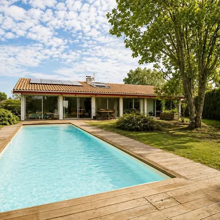 Luxurious With Pool And Garden In 3*