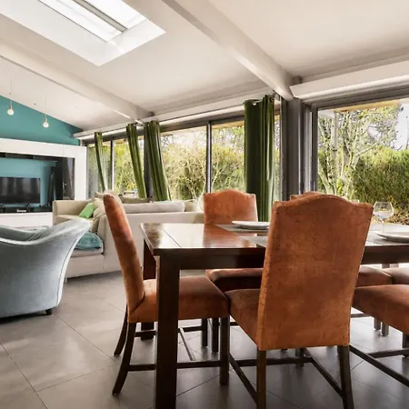 Luxurious With Pool And Garden In 3*