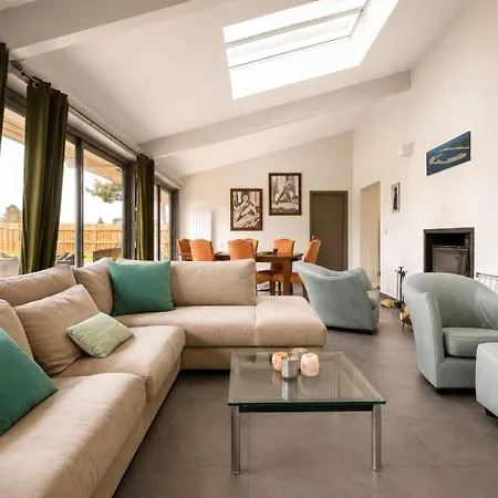 Penzion Luxurious With Pool And Garden In 3*